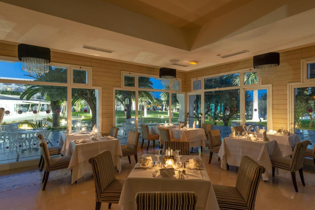 Jaz Tour Khalef Hotel Sousse Exterior foto The dining room at the Boca Raton Resort