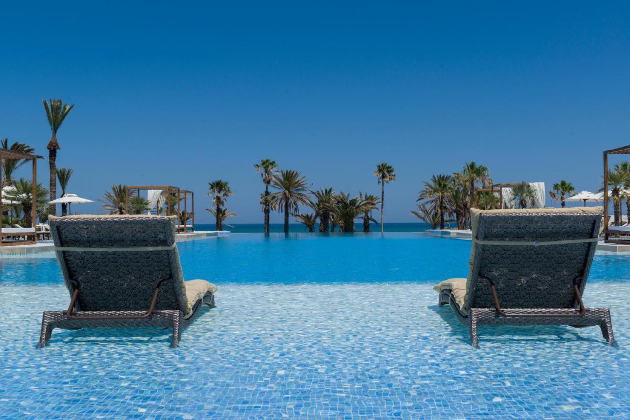 Jaz Tour Khalef Hotel Sousse Exterior foto Infinity pool at the Royal Beach Palace, Tunisia