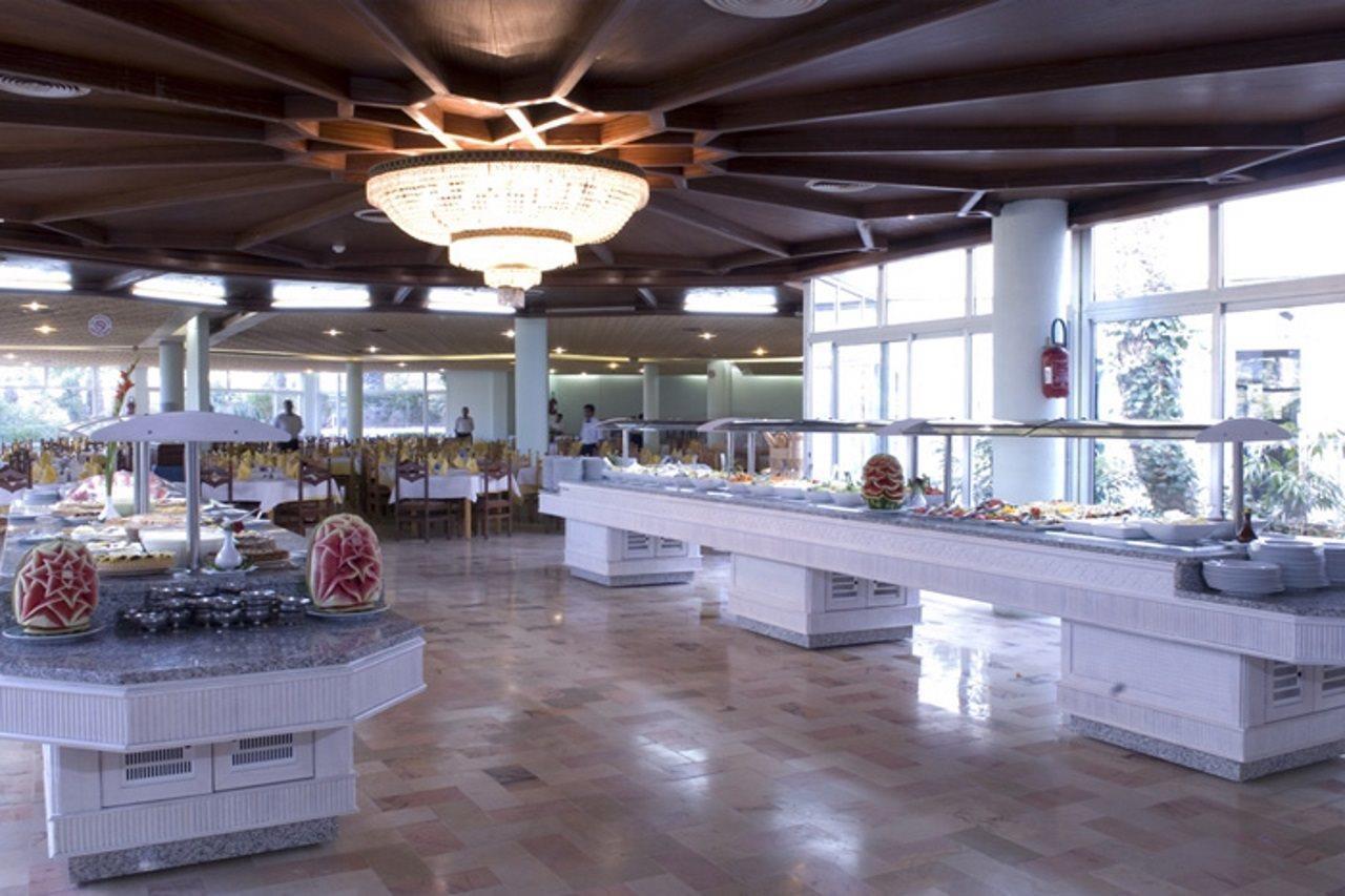 Jaz Tour Khalef Hotel Sousse Exterior foto The buffet at the hotel