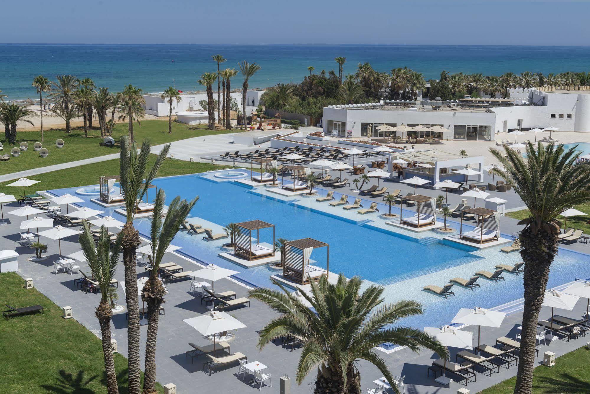 Jaz Tour Khalef Hotel Sousse Exterior foto The swimming pool at the hotel