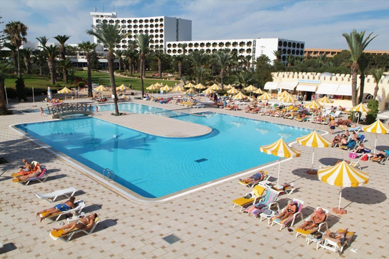 Jaz Tour Khalef Hotel Sousse Exterior foto A swimming pool at a hotel in Tunisia